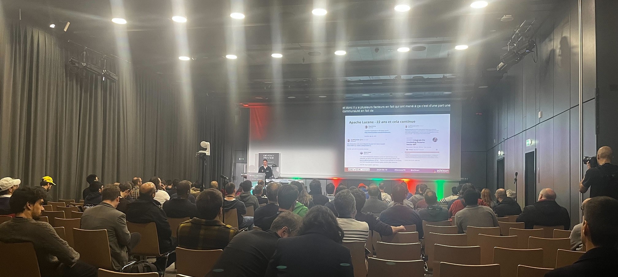 Photo de Lucian Precup presentant des citations et annonces sur Apache Lucene